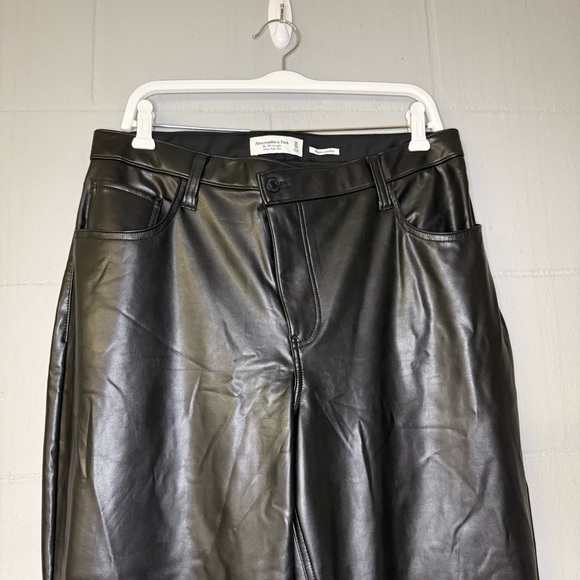 Abercrombie & Fitch The 90s Straight Ultra High Rise Leather Crossover 32/14 S - Picture 4 of 11